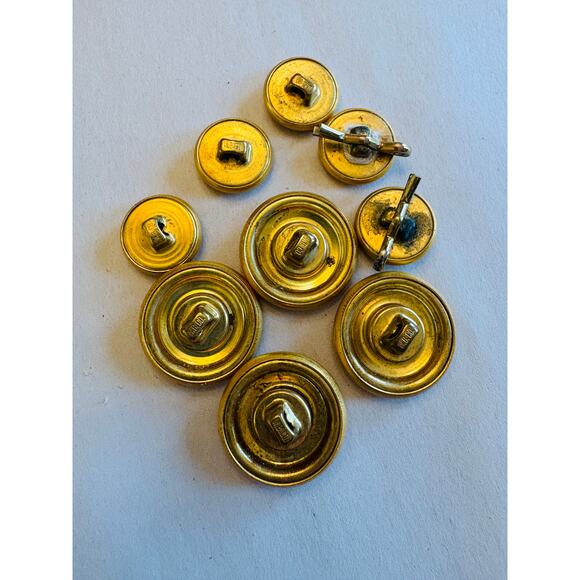 (17) Vintage Military Button Eagle Gold Tone 8 are marked Waterbury - 9 unmarked - Picture 5 of 7